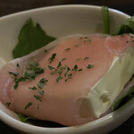 焼きもの家 慶 - モッツァレラっぽいクリーミーなチーズの生ハム巻き。見た目も優しくとても美味しい。