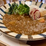 デリ&キッチン ハロ - 野菜とひき肉たっぷりの甘口カレー(税込880円)