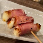 Kushiyaki Sakaba Wakahachiya - チーズベーコン巻き