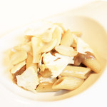 キメラ - パスタ：ホロホロ鶏の柔らか煮込みとポルチーニのペンネッティ 茹で落花生とオレンジカリフラワーのアフェッタート '13 11月中旬