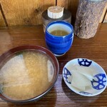 Oo mori - 2023/11/28
                        かつ丼 500円
                        ✴︎味噌汁、漬物付き