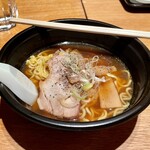 ラビスタ大雪山 - ラビスタ名物の"夜鳴きそば"は低加水の旭川ラーメンだ！
