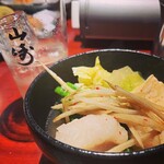 博多もつ鍋専門店 山笠 池袋店 - もつ鍋（しょうゆ）グラスが山崎でかわいい！