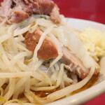 ラーメン二郎 - 豚の厚み