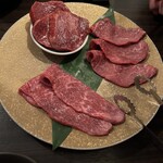 SATOブリアン - ↑北海道産テイト（ヒレ肉）　　　　　　　　　　　　←神戸牛のイチボ　　　　　　　　　　　　　　　　　→シンシン