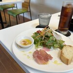 ジッカリア エスト - 前菜オシャレ。カルパッチョ旨し。