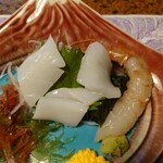 Uojuu Rou - イカはトロっとしてる旨味を感じる
      海老も口の中で生の海老の甘味（旨味）を感じて
      これまた美味しい
      
      海藻も癖はなく、シャキシャキしてて美味