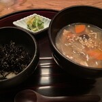 六雁 - 六雁(ひじきご飯、のっぺい汁、香の物)