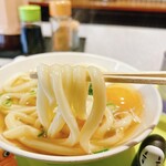 うどん茶屋さいた - 割とズッシリした太麺タイプ
茹でたてでないので、コシはないです