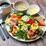 Prosciutto and colorful vegetable salad lunch