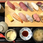 寿司 魚がし日本一 - 茶碗蒸しと味噌汁付きで1,200円ですがクーポン券を使い1,100円になりました。