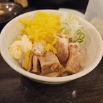 Yokohamaie Kei Ramen Kigaruya - ちゃーーマヨ沢庵 ドン