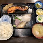 Uoine - キングサーモンの照り焼き+お刺身定食