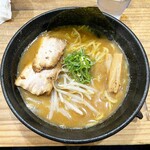 らーめん 世界一 - こってり濃厚豚骨ラーメン※上から