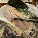 まるきんラーメン - 博多ラーメンなのに厚切りチャーシュー｡ホロホロで美味しい｡