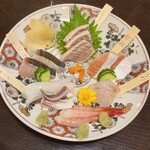 割烹食堂 伊豆菊 - 「庄内浜 旬の刺身盛合せ(小)」(2060円)