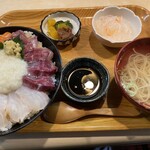 お食事処 海山 - 地魚満載山かけ丼＝1400円