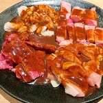 Yakiniku Horumon Kadoya - Bコースのうち、カルビ、上ホルモン、ほほ肉、若とり