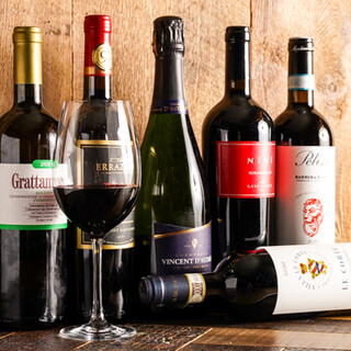 Enjoy wines from around the world carefully selected by a sommelier with your food.