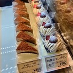 エーデルワイス洋菓子店 - どれも美味しそうなケーキが並んでいます。