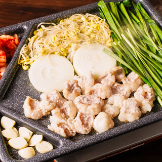 コラーゲンたっぷり！黒毛和牛のぷりぷりのもつを使った一皿