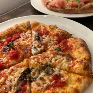 Dinner: Hand-kneaded pizza and healthy salad