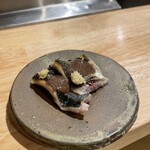 本間勝維 - 秋刀魚の炙り（肝醤油）