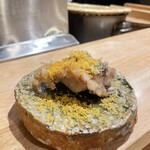 本間勝維 - 甘鯛の松笠焼き（唐墨削り）