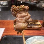 薪炭まだら - 手羽先炙り焼き、オリジナルスパイスが美味しすぎてついつい付けてしまう