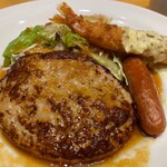 ガスト 仙台鈎取店 - ★日替わりランチ（ハンバーグ醤油ソース＆海老フライ＆ソーセージ・ライス大盛無料）（600円税込）★