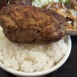 わ楽 - サンジの骨付き肉オンザライス！