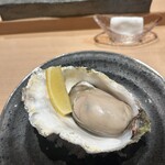 鮨処とうげ - プリップリの蒸し牡蠣