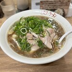 Misuta Ramen - ミスターラーメン(醤油、大、麺硬め、もやし多め)