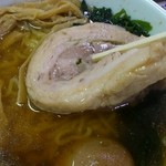 らーめん 匠亭 - デフォのチャーシュー この厚さ しかも四元豚使用