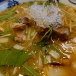 らぁめん 一福 - ホロホロチャーシューの"端っこ"がたっぷりと提供される"囲炉裏麺"の特権。(笑)