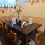 らぁめん 一福 - 5〜6名対応の大机。