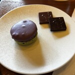 ザ・リッツ・カールトン京都 - 季節のマカロンとピエールエルメのチョコレート