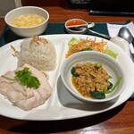 LAO PASA - 海南鶏飯（ハイナンジーファン）。