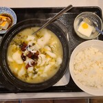 四川名菜料理 四川陳麻婆 - ランチの白身魚と高菜漬物の四川風煮込み 税込800円