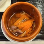 四川名菜料理 四川陳麻婆 - スープの底には人参とクコの実と牛骨？などがありました