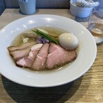 宍道湖しじみ中華蕎麦 琥珀 - お盆に乗った、特製塩ラーメン¥1,400