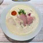 ラーメン家 あかぎ - 鶏白湯醤油＋味玉ハーフ