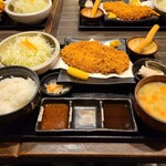 黒かつ亭 黒べぇ - 黒豚上ロースかつ定食