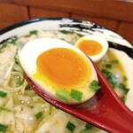 俺の中華たなか家 - 「味玉」蓮華リフト⤴️