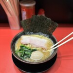 横浜ラーメン 真砂家 - 並盛り＋味玉