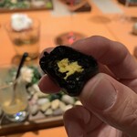 モノリス - 中にはニンジンのムース