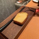 モノリス - 傍らにはブリォーシュ