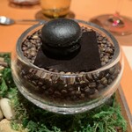 モノリス - 竹墨のマカロン