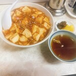 喜楽 - 麻婆丼(漬物スープ付)