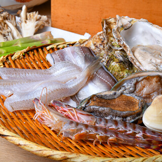 《Carefully selected from Toyosu》 We offer “seafood” carefully selected by a reliable connoisseur.